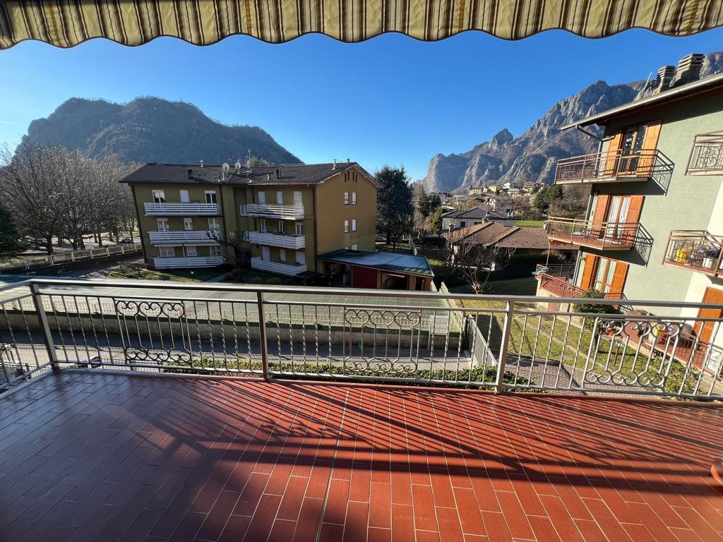 Ballabio (LC) Villetta bifamiliare in posizione soleggiata, con giardino e box 