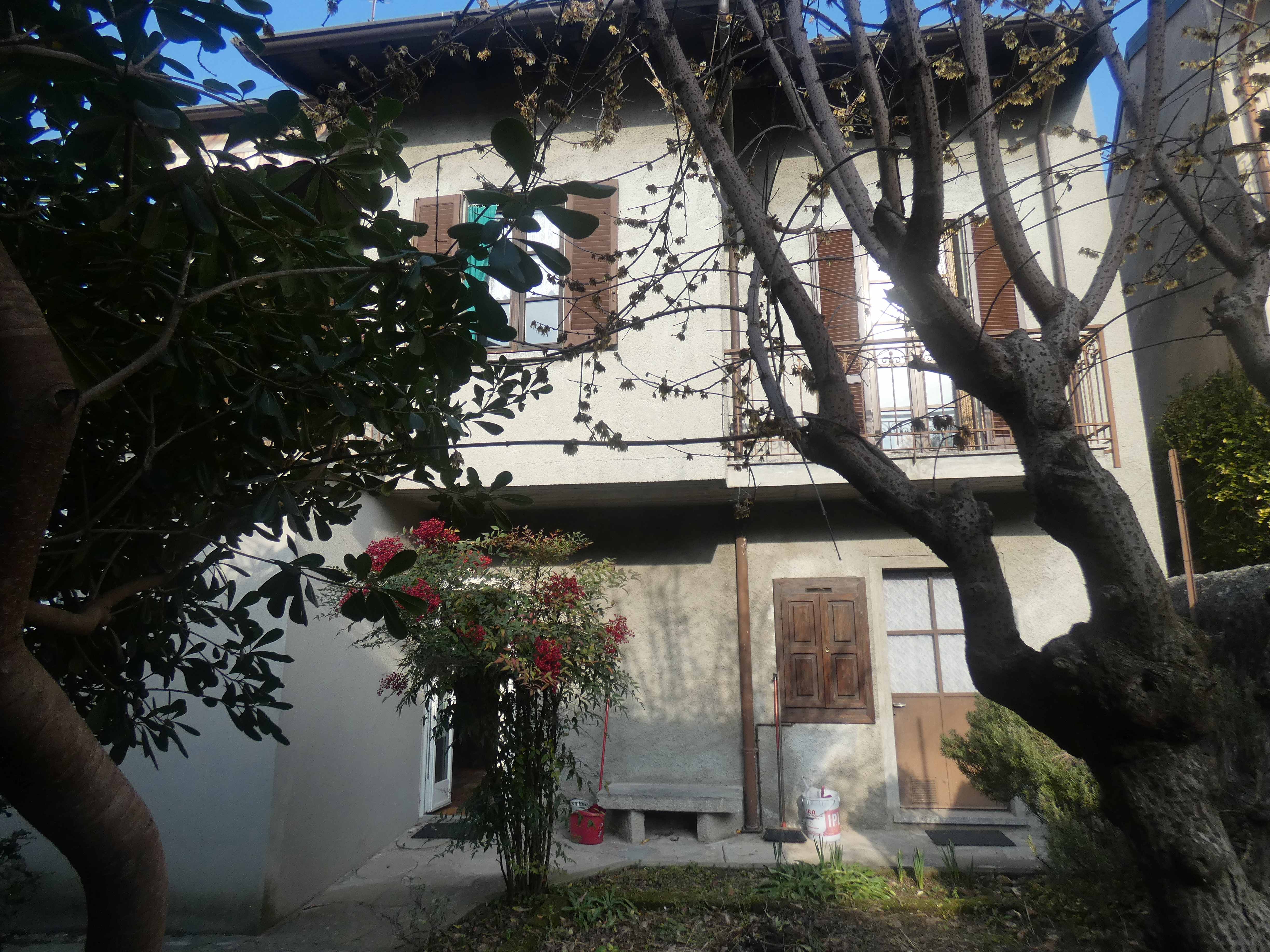 Abbadia Lariana (Co) : Casa indipendente con giardino in centro paese e  vicina al lungolago
