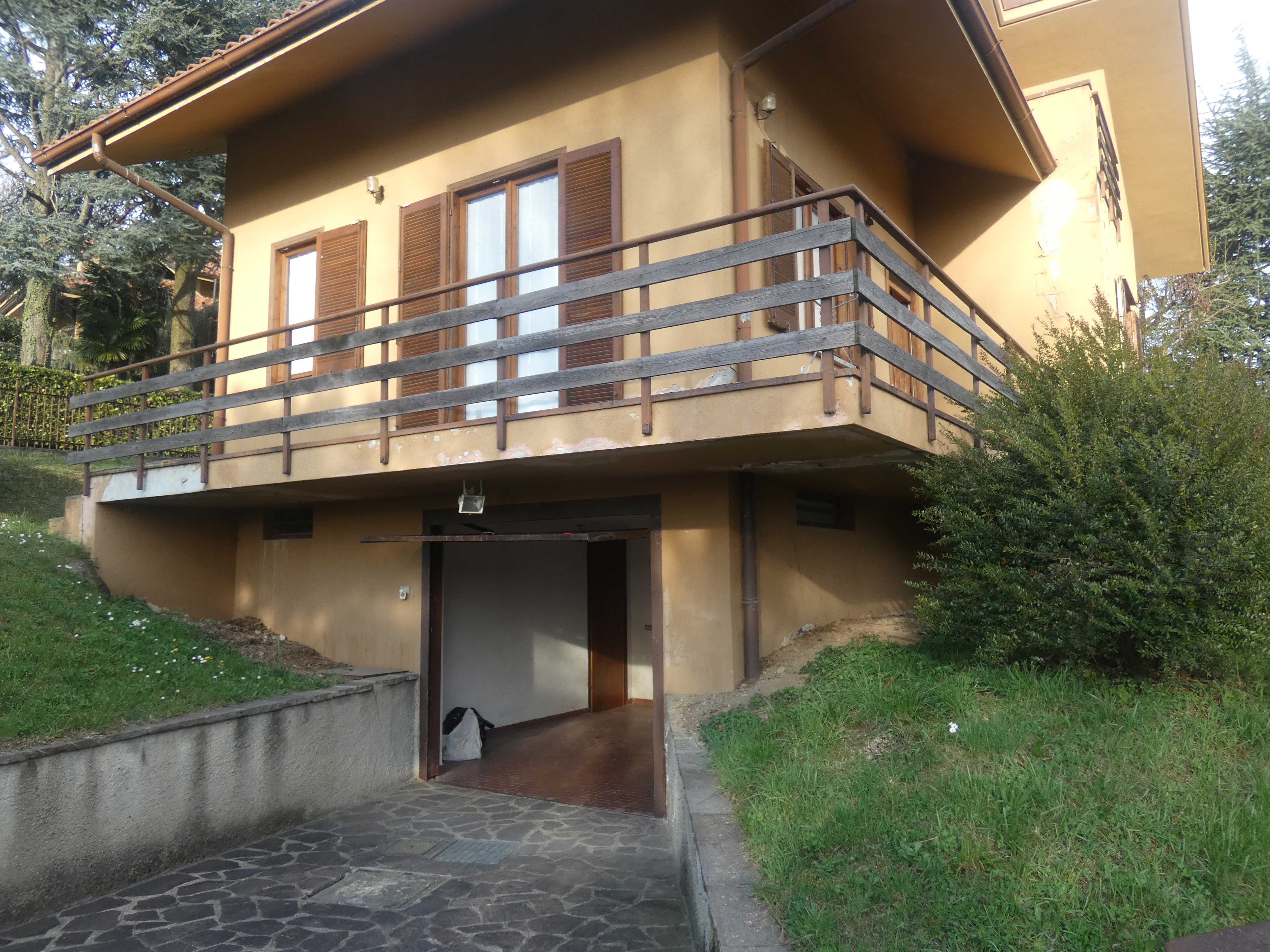Colle Brianza (LC) : Villa singola con vista panoramica