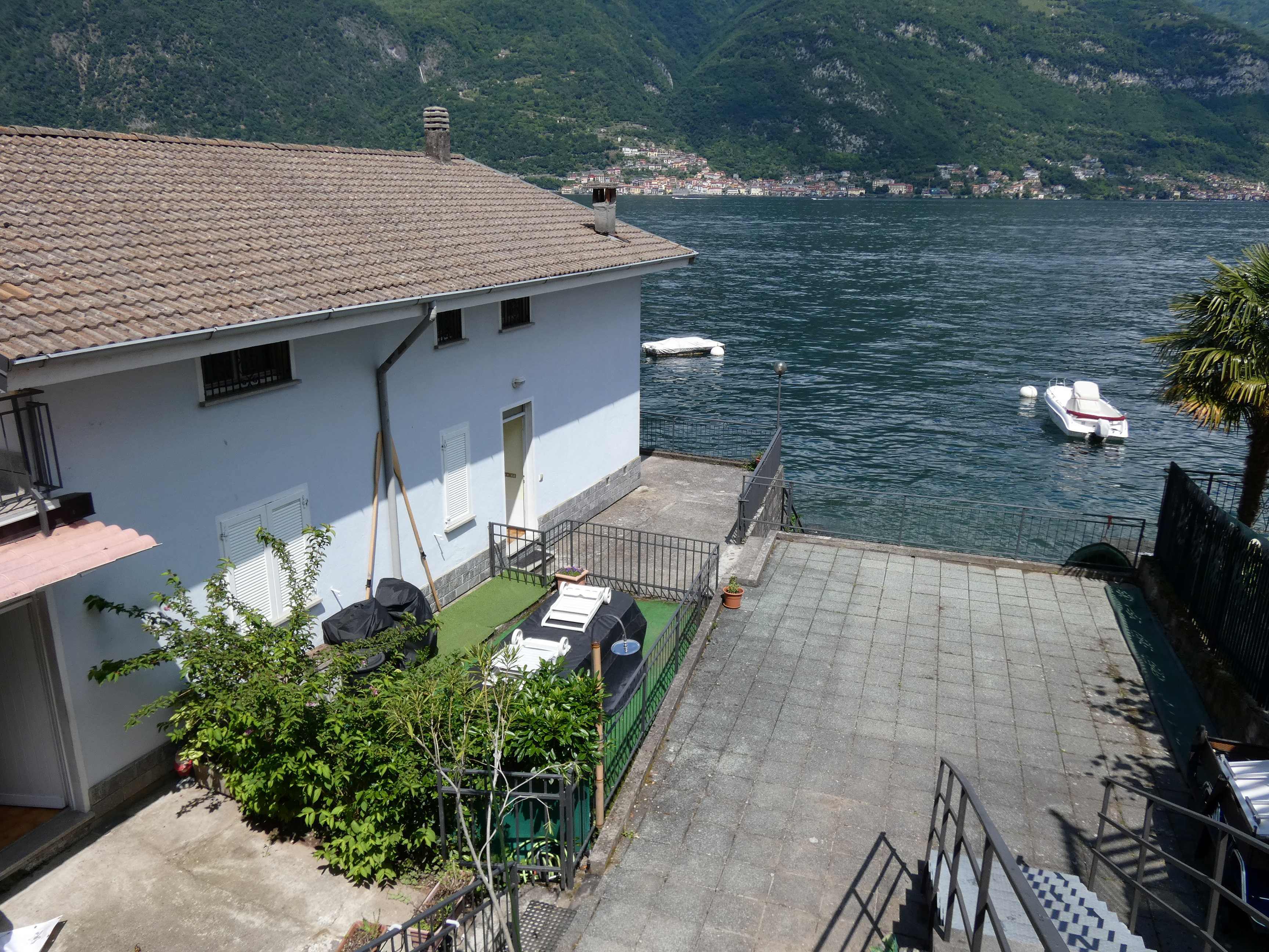 Lezzeno (Co) : Villa con darsena fronte lago