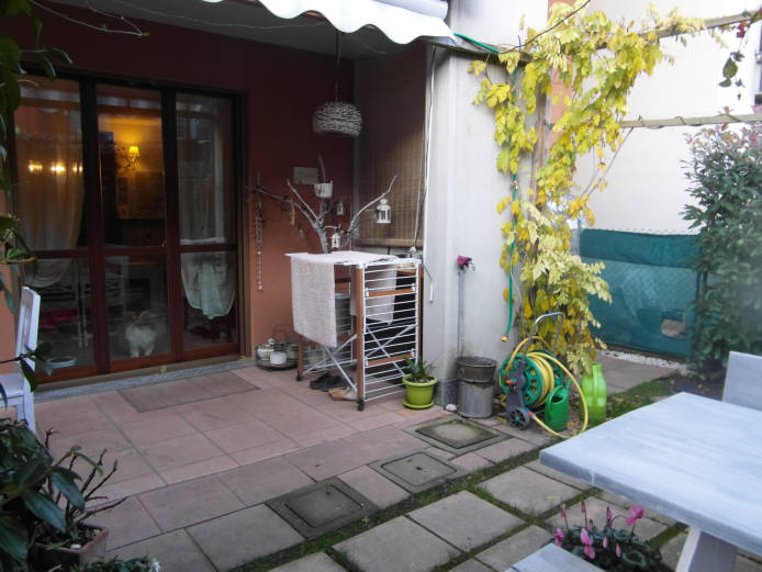 Lambrugo (Co) : Bilocale con giardino di 200 mq.