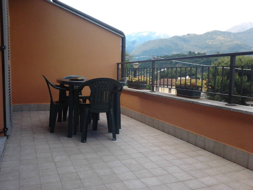 Colico (LC) : Bilocale vicino al centro con doppio box, terrazza