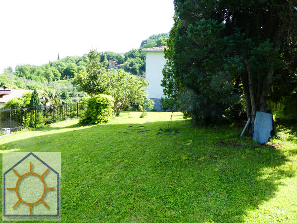 Perledo (LC) : Casa indipendente con vista lago su tre livelli, giardino