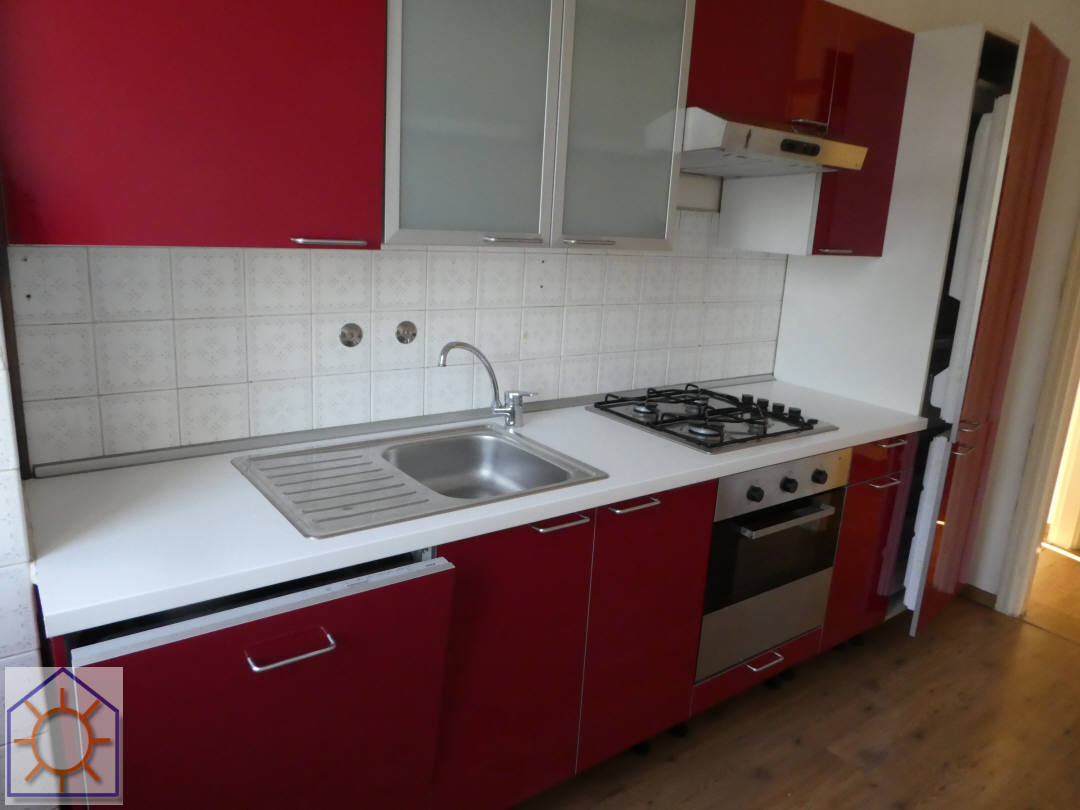 Lurago d'Erba (Co): bilocale con box, cantina